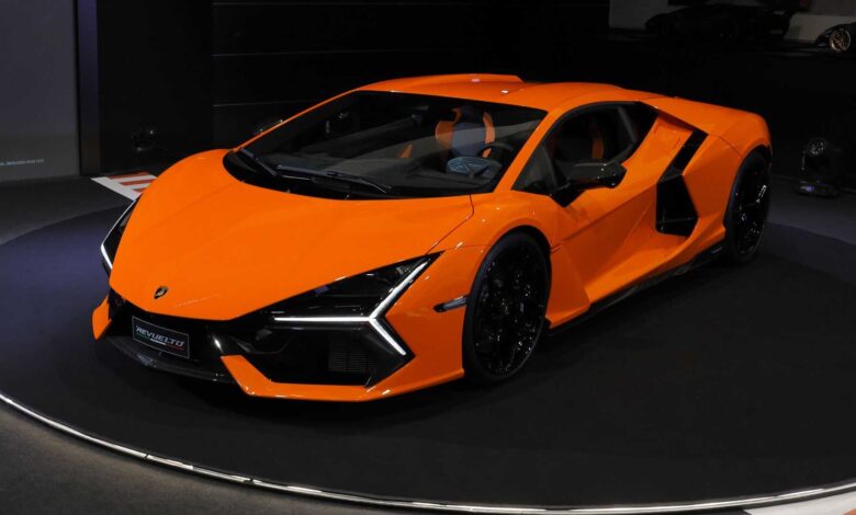 Lamborghini Revuelto 2024