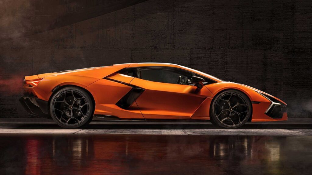 Lamborghini Revuelto 2024