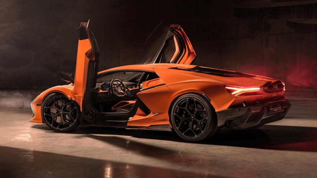 Lamborghini Revuelto 2024