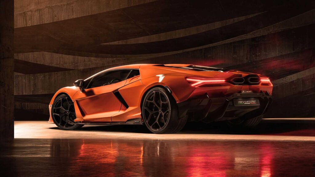 Lamborghini Revuelto 2024