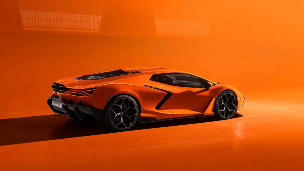 Lamborghini Revuelto 2024