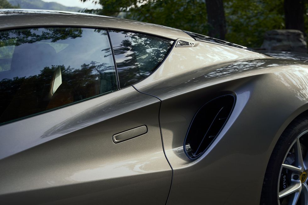 LOTUS EMIRA 2024