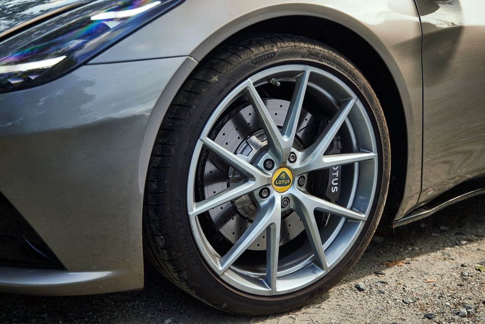 LOTUS EMIRA 2024