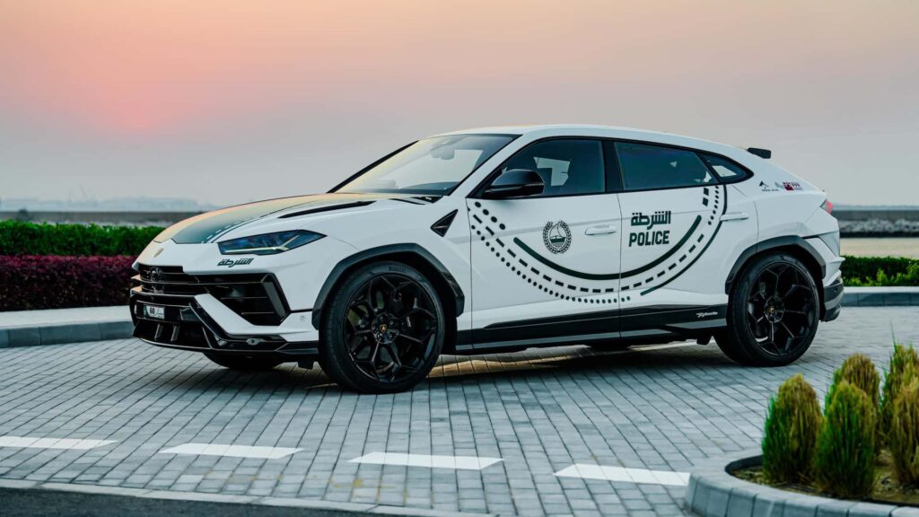 LAMBORGHINI URUS 