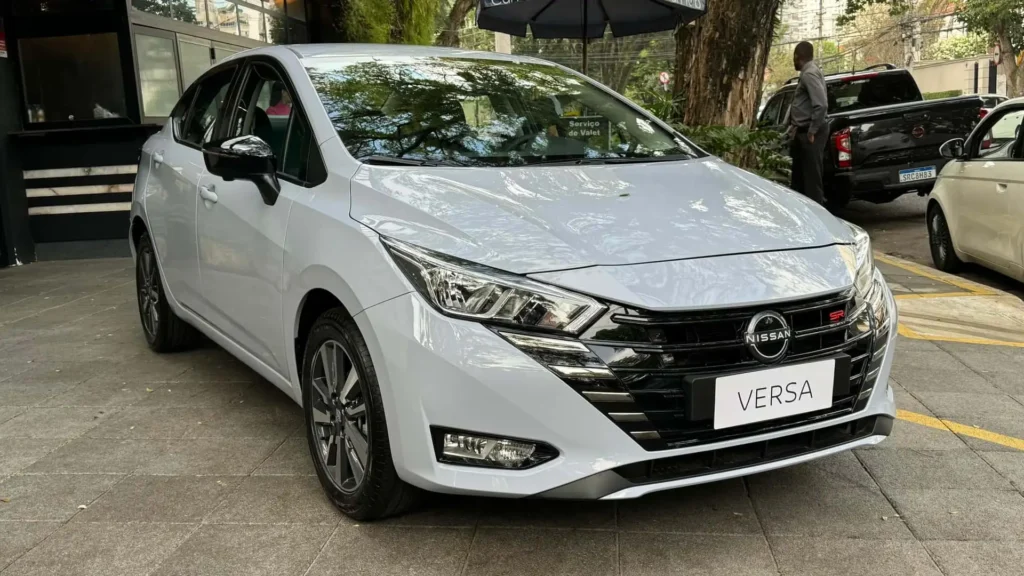 nissan-versa-sr-2025