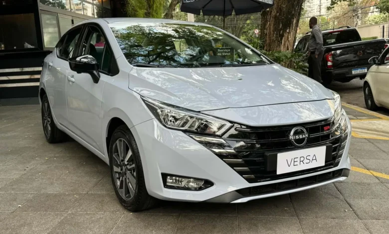 nissan-versa-sr-2025